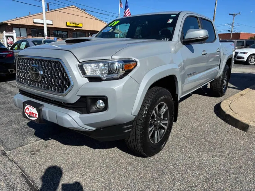 2019 Toyota Tacoma TRD Sport photo 1