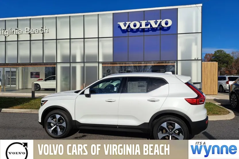 2025 Volvo XC40 Core photo 1