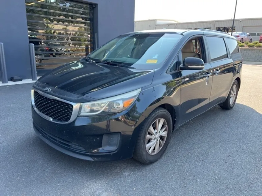 2016 Kia Sedona LX photo 1