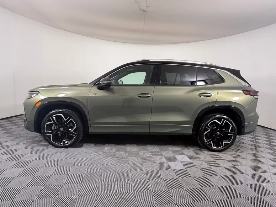 2025 Volkswagen Tiguan SEL R-Line Black photo 1