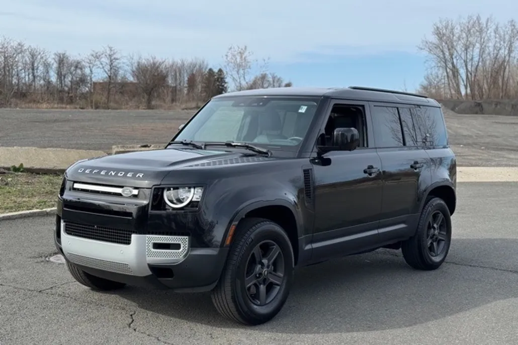2023 Land Rover Defender 110 S photo 1