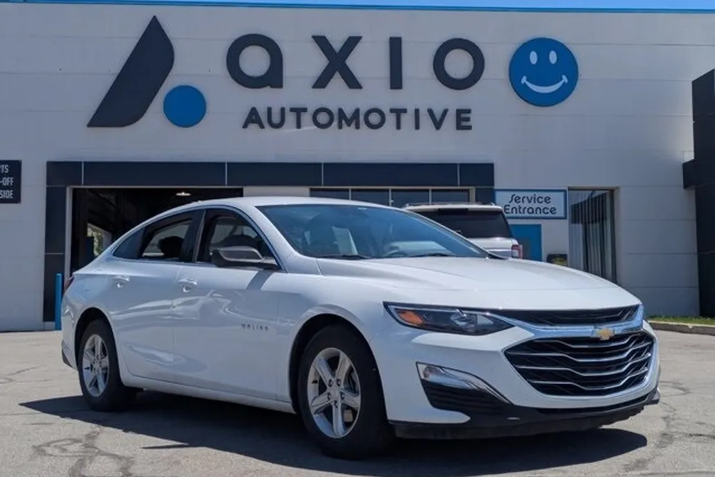 2023 Chevrolet Malibu photo 1