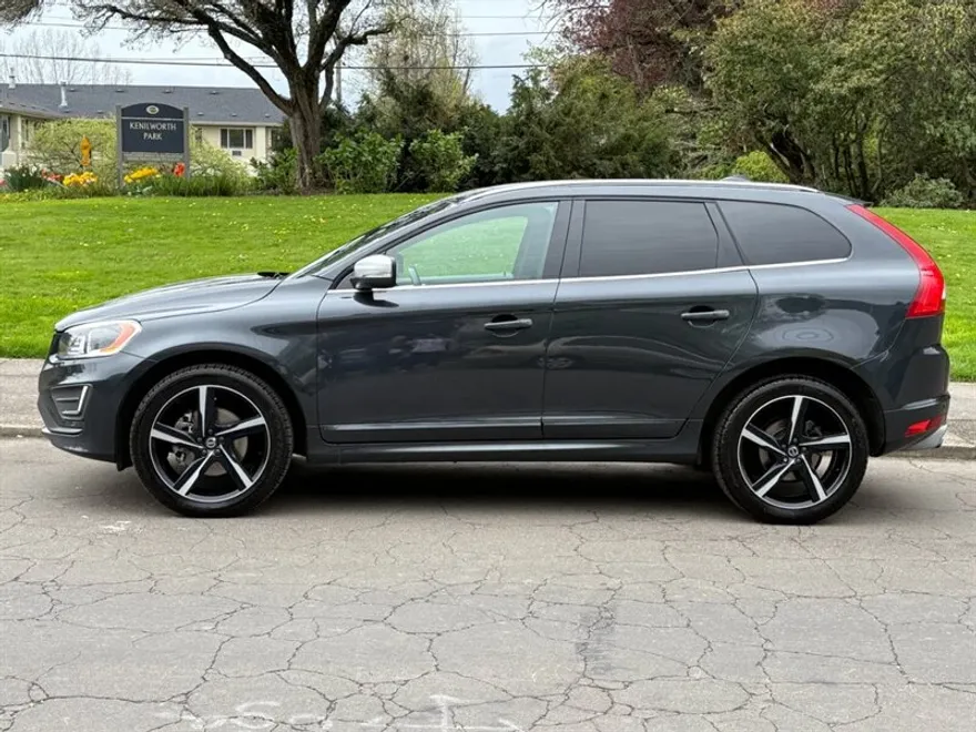 2015 Volvo XC60 T6 R-Design Platinum photo 1