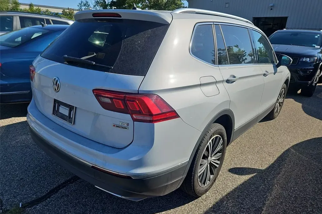 2018 Volkswagen Tiguan SEL photo 1