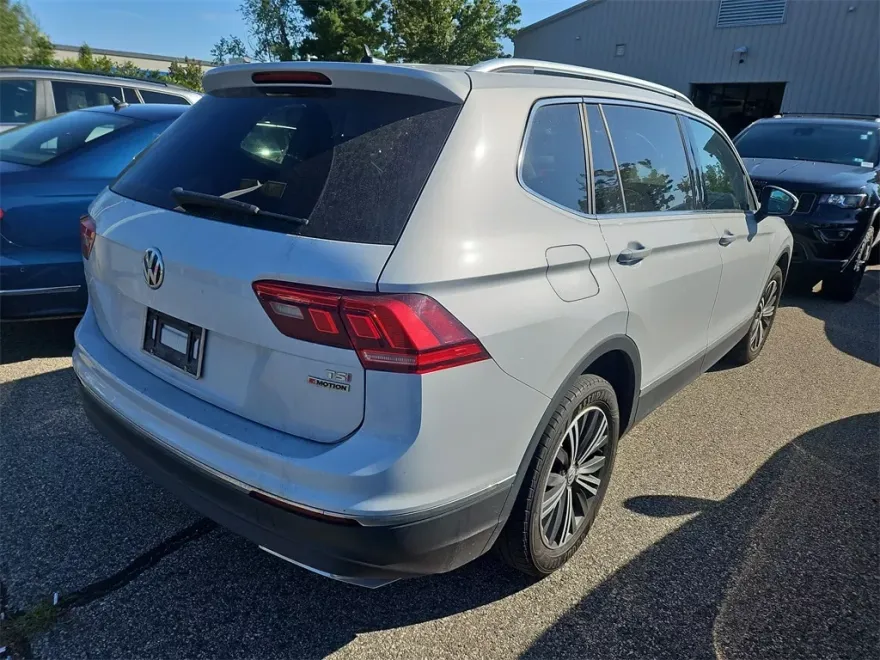 2018 Volkswagen Tiguan SEL photo 1