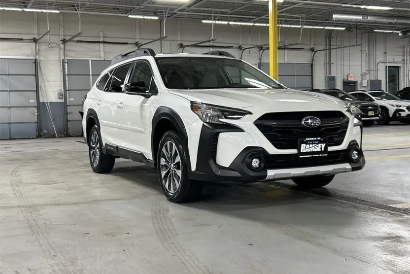2023 Subaru Outback Limited XT photo 1
