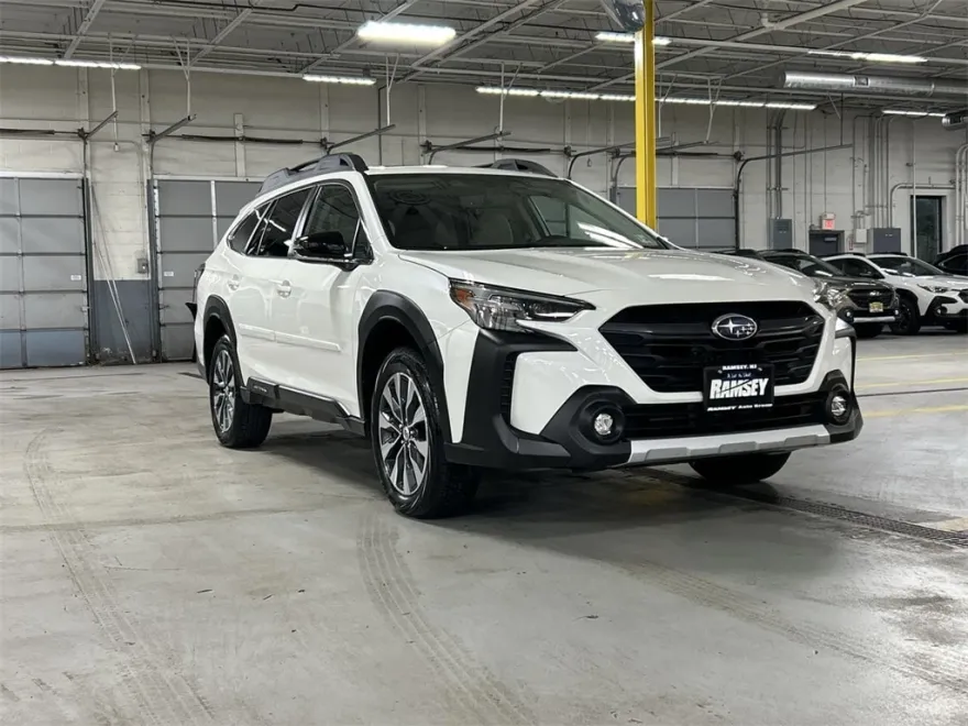 2023 Subaru Outback Limited XT photo 1