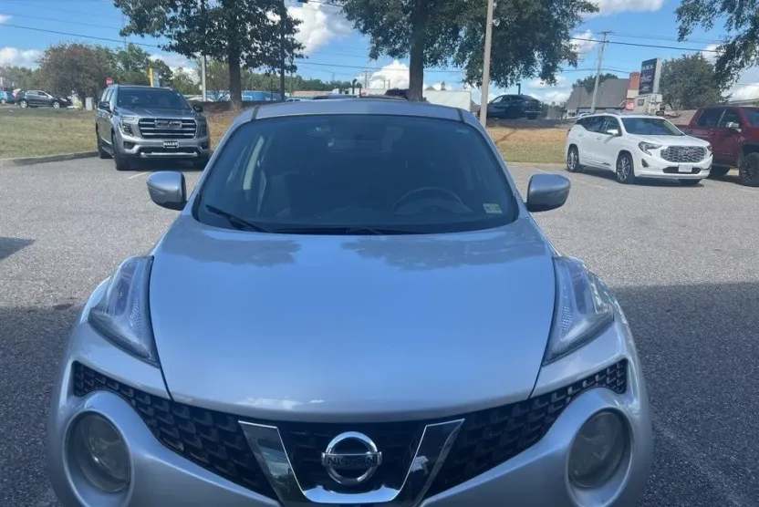 2015 Nissan Juke S photo 1