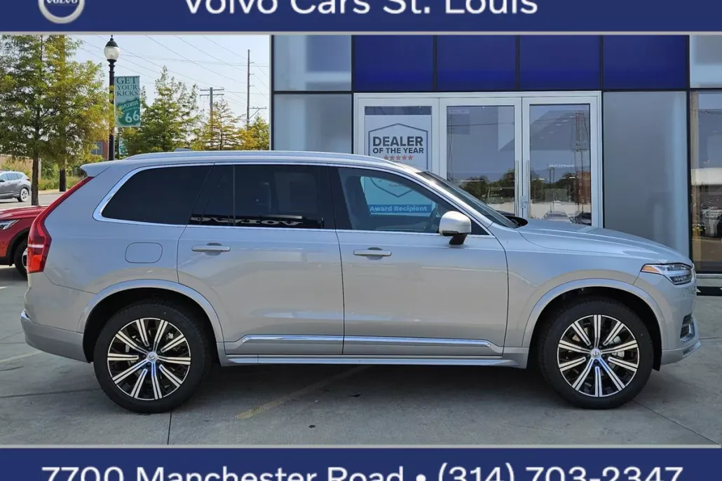 2025 Volvo XC90 B5 Core photo 1