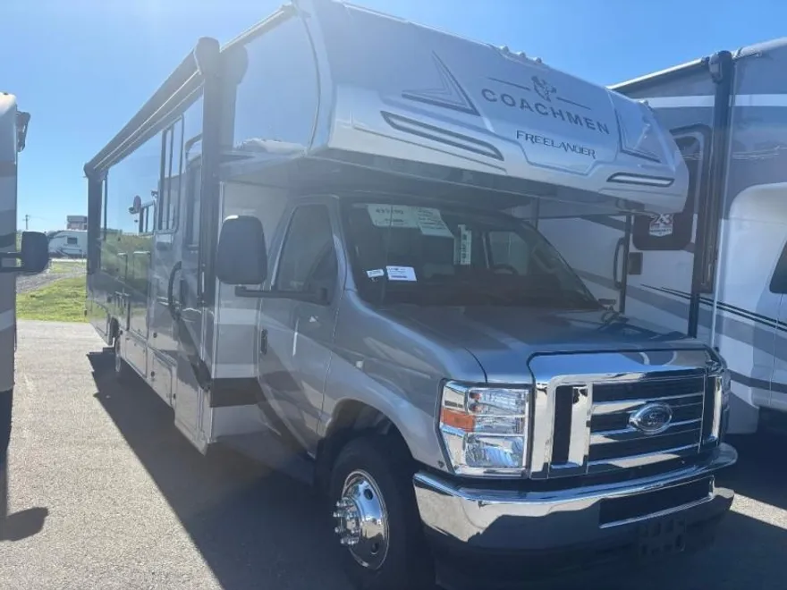 2025 Ford E-450 photo 1
