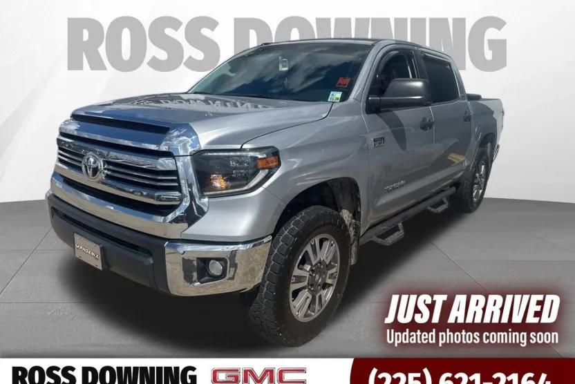 2017 Toyota Tundra SR5 photo 1