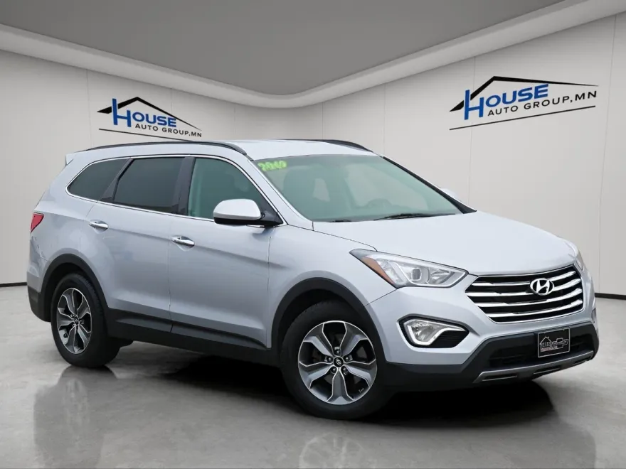 2016 Hyundai Santa Fe SE photo 1