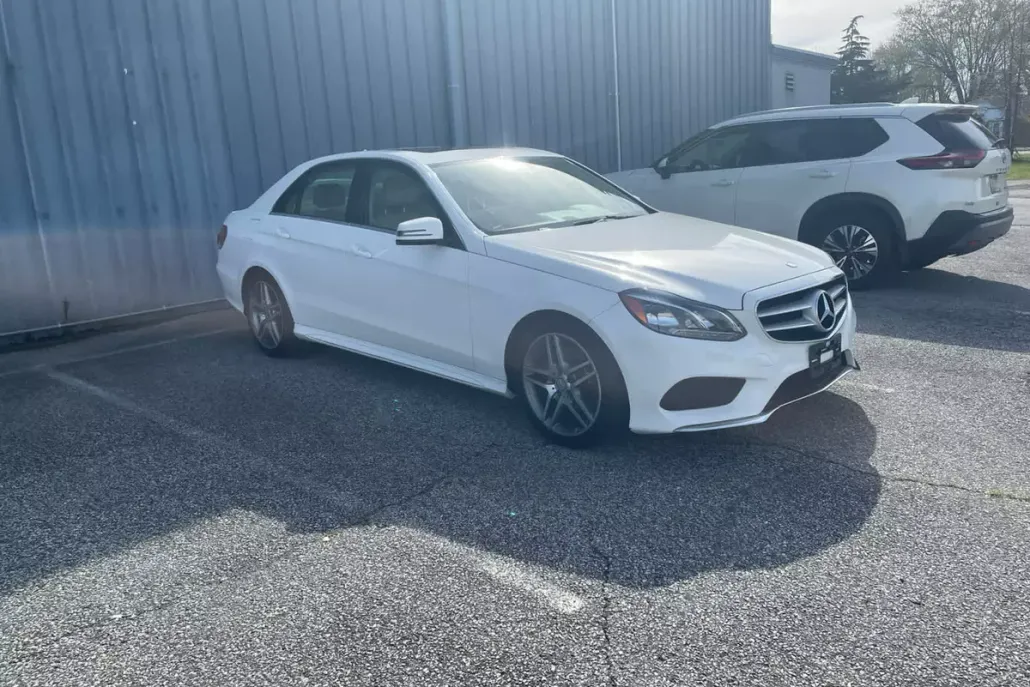 2014 Mercedes Benz E 350 4MATIC photo 1
