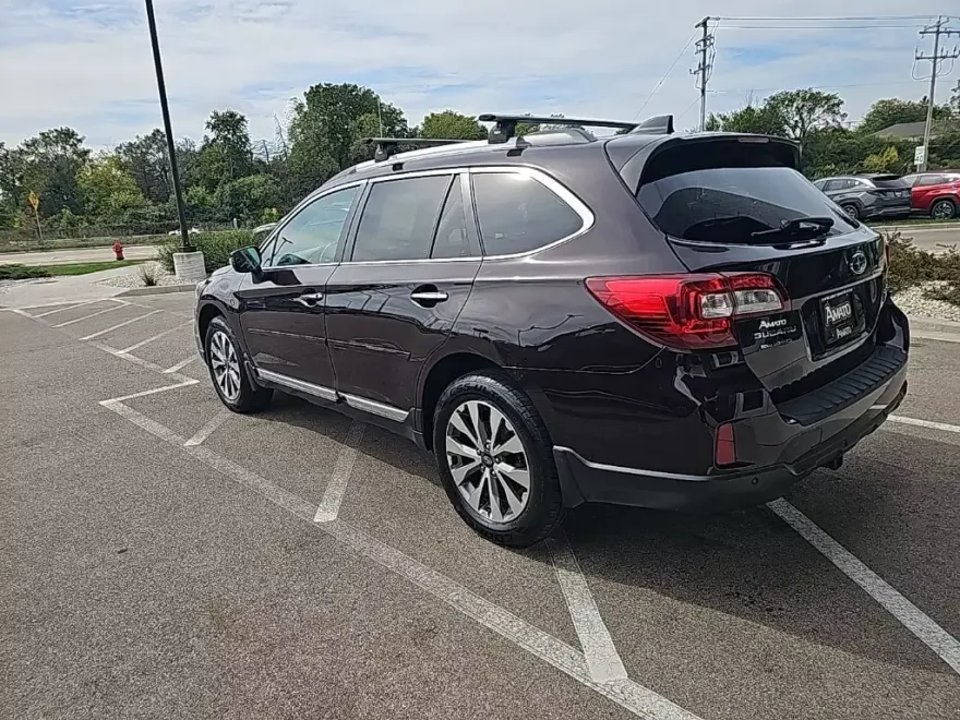 2017 Subaru Outback 2.5i Touring photo 1