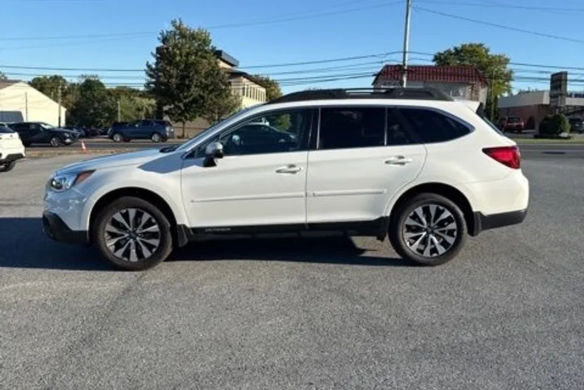 2016 Subaru Outback 2.5i Limited photo 1