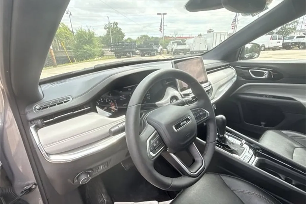 2023 Jeep Compass Limited photo 1