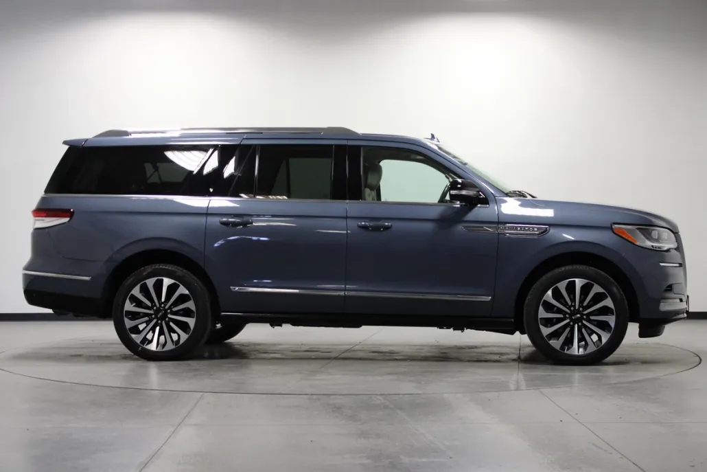2023 Lincoln Navigator L Reserve photo 1