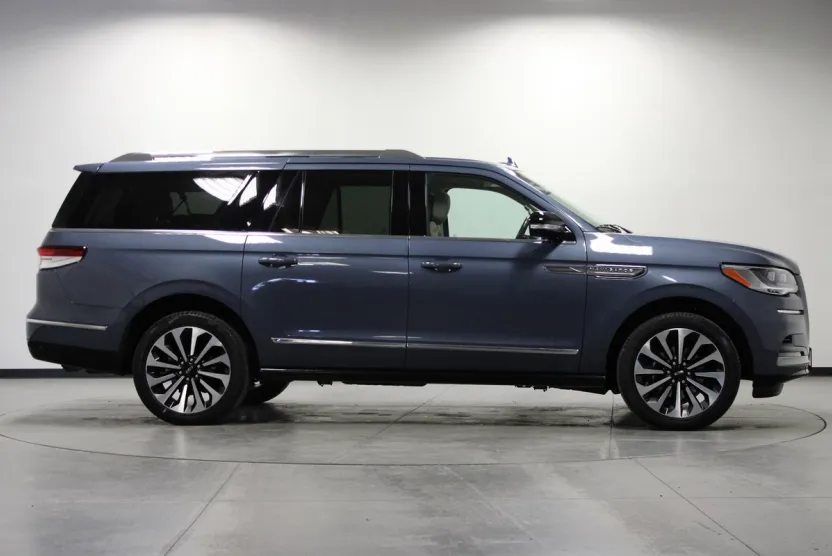 2023 Lincoln Navigator L Reserve photo 1