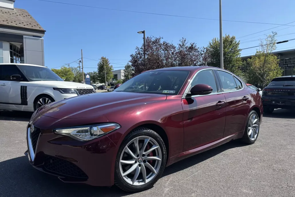 2019 Alfa Romeo Giulia Base photo 1
