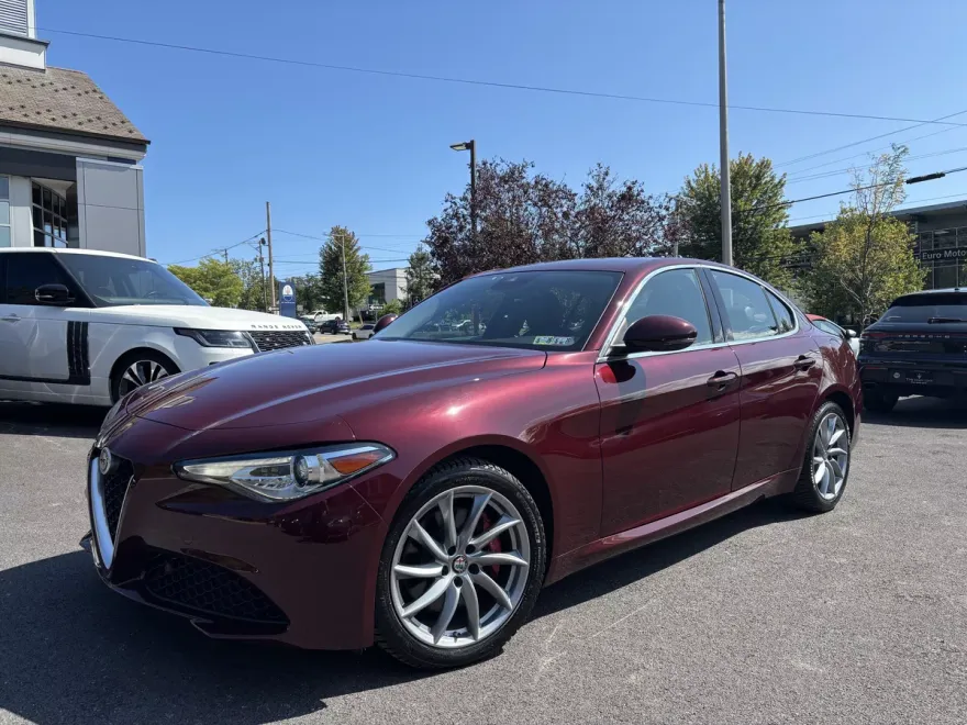 2019 Alfa Romeo Giulia Base photo 1
