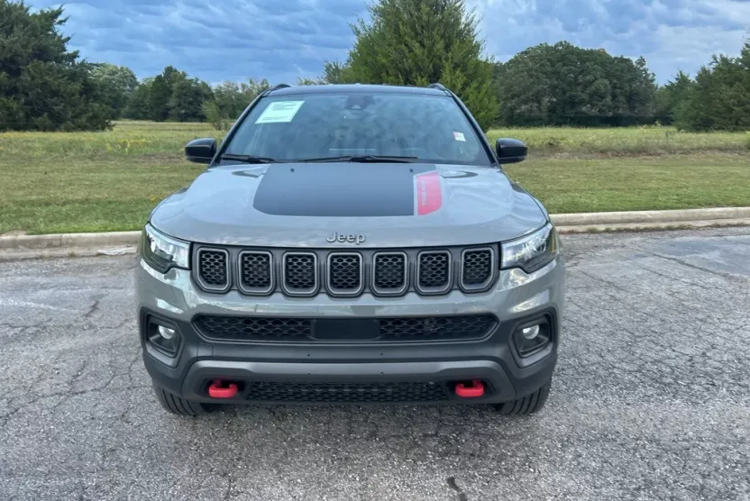 2023 Jeep Compass Trailhawk photo 1