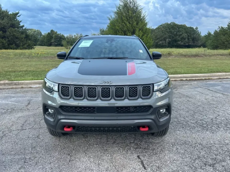 2023 Jeep Compass Trailhawk photo 1