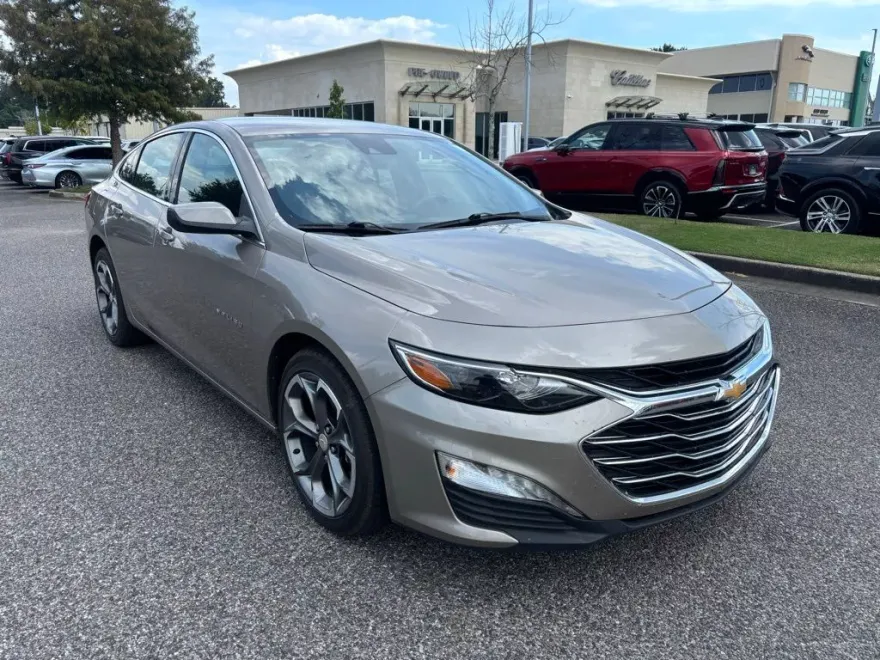 2024 Chevrolet Malibu 1LT photo 1