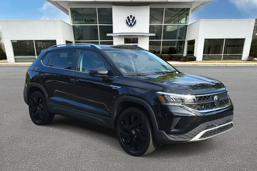 2024 Volkswagen Taos SE photo 1