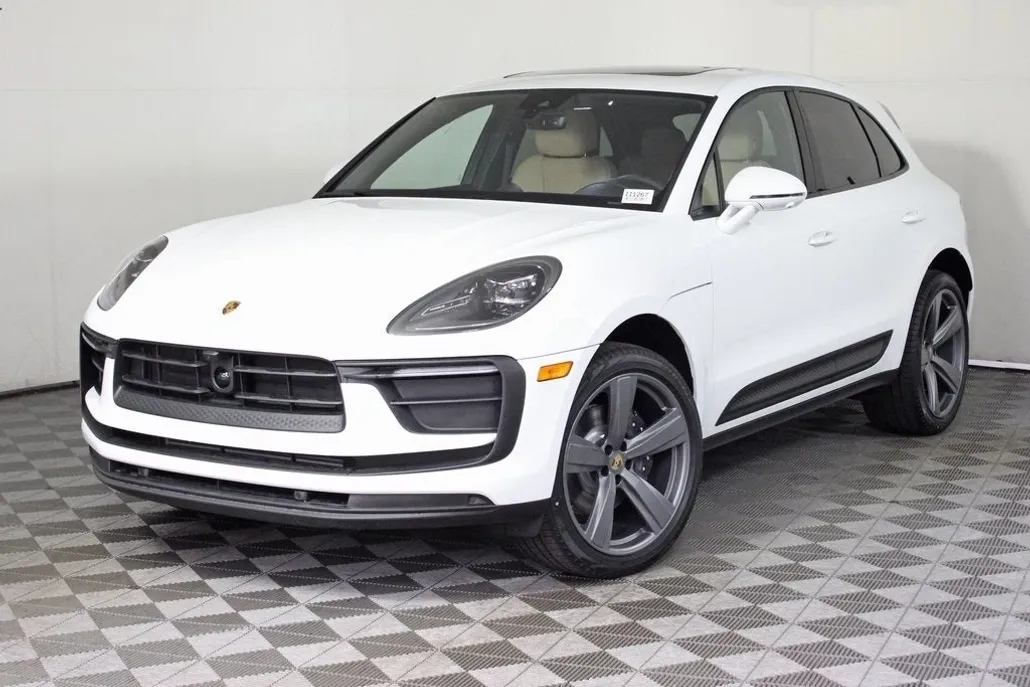 2025 Porsche Macan Base photo 1