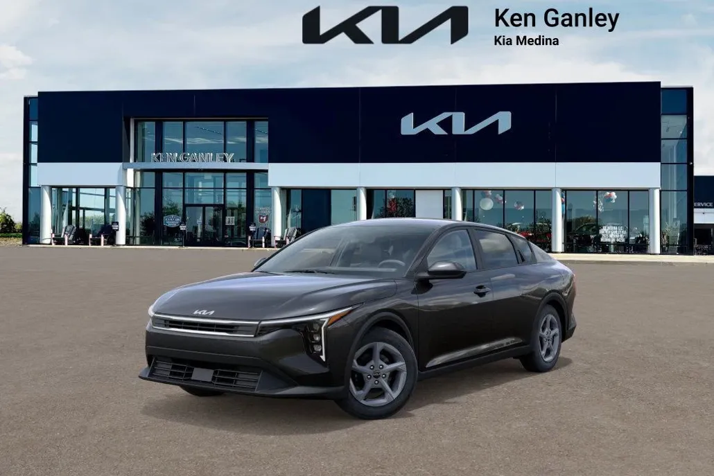 2025 Kia K4 LXS photo 1