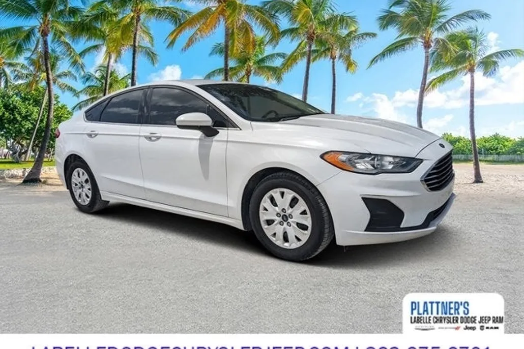 2019 Ford Fusion S photo 1