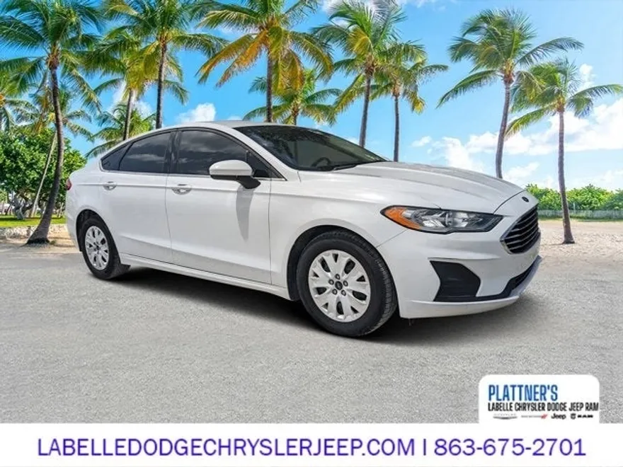 2019 Ford Fusion S photo 1
