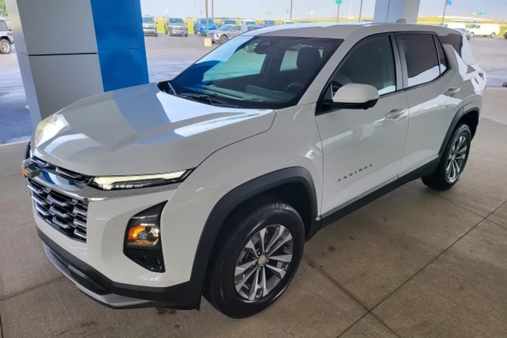 2026 Chevrolet Equinox LT photo 1