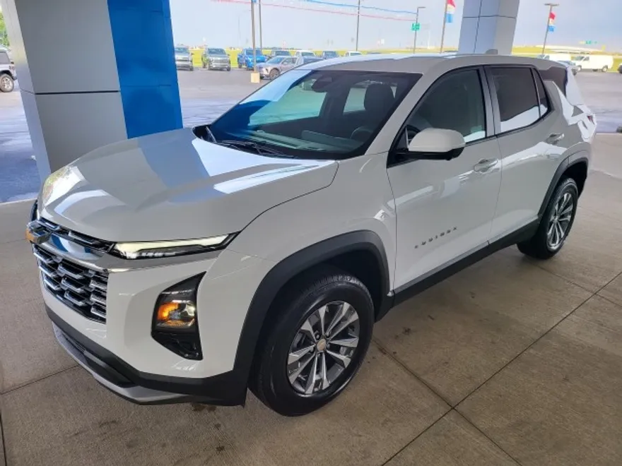 2026 Chevrolet Equinox LT photo 1