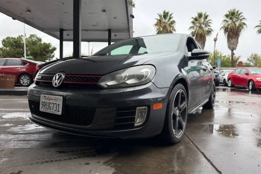 2010 Volkswagen Golf GTI Base photo 1