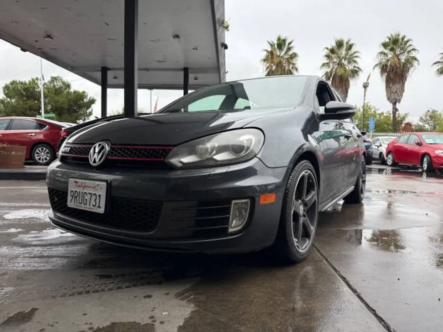 2010 Volkswagen Golf GTI Base photo 1