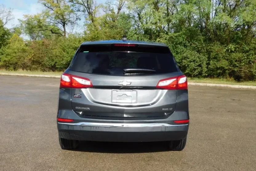 2020 Chevrolet Equinox LT photo 1