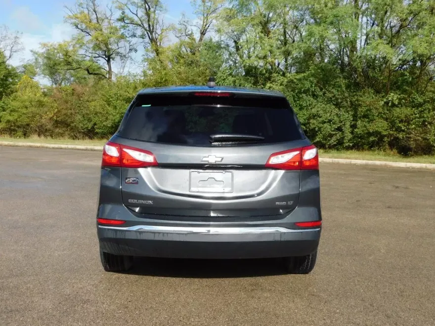 2020 Chevrolet Equinox LT photo 1