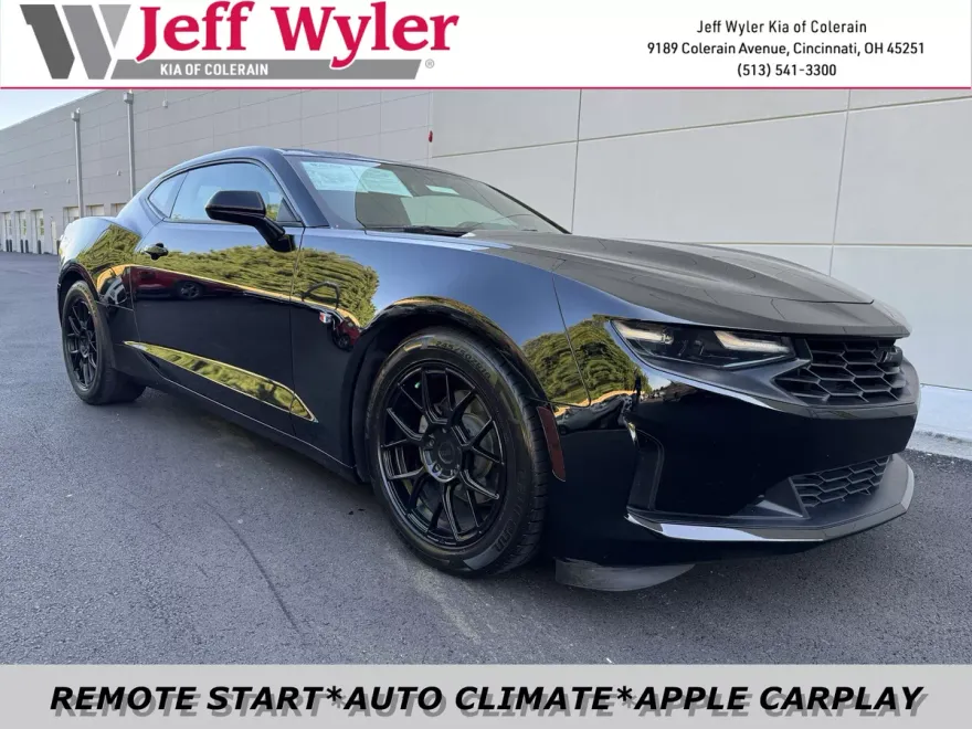 2022 Chevrolet Camaro 1LT photo 1