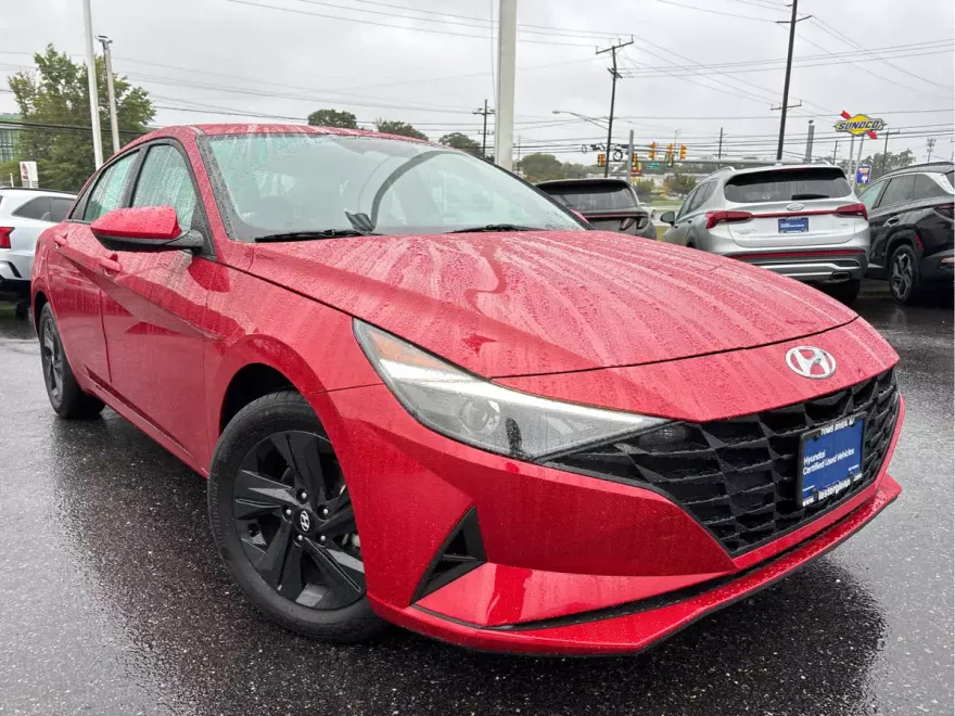 2023 Hyundai Elantra SEL photo 1