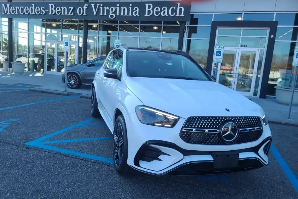 2025 Mercedes Benz GLE 450e photo 1
