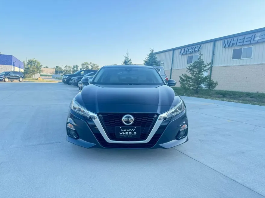 2020 Nissan Altima 2.5 Platinum photo 1