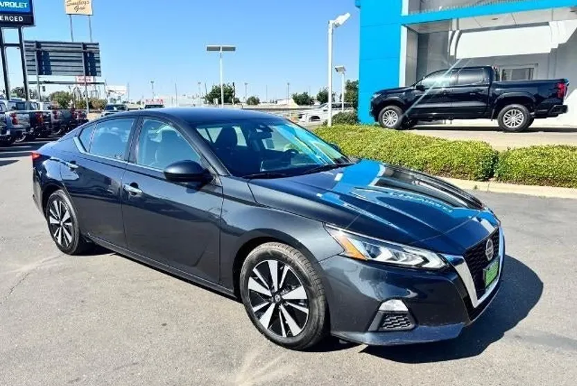2022 Nissan Altima 2.5 SV photo 1