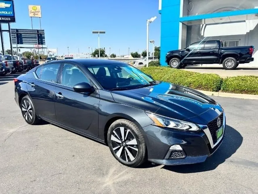 2022 Nissan Altima 2.5 SV photo 1