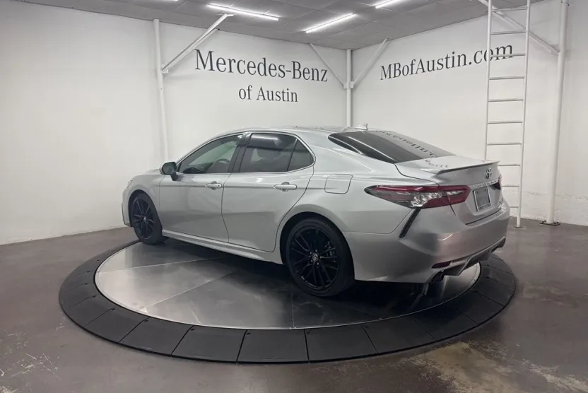 2022 Toyota Camry Hybrid XSE photo 1