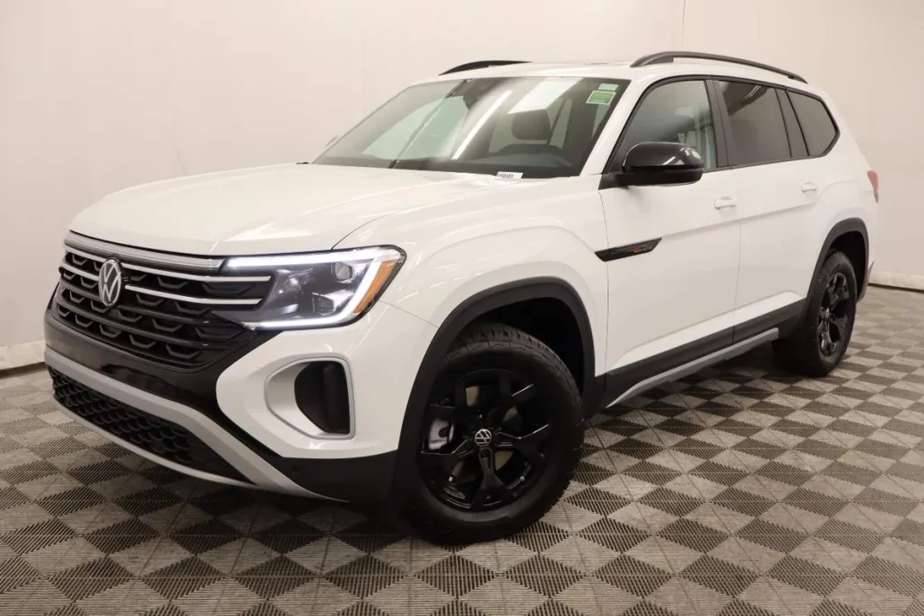 2025 Volkswagen Atlas Peak Edition SE photo 1