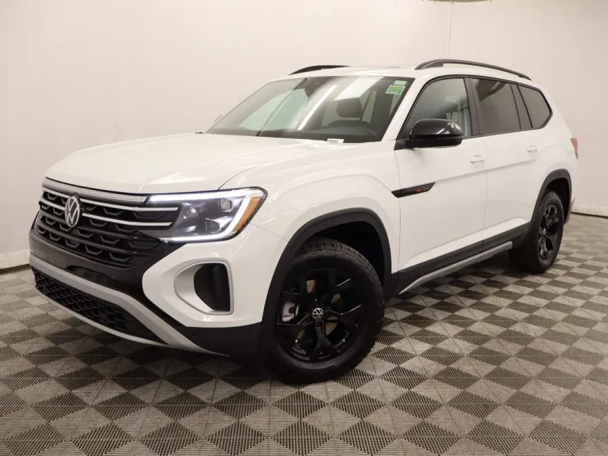 2025 Volkswagen Atlas Peak Edition SE photo 1