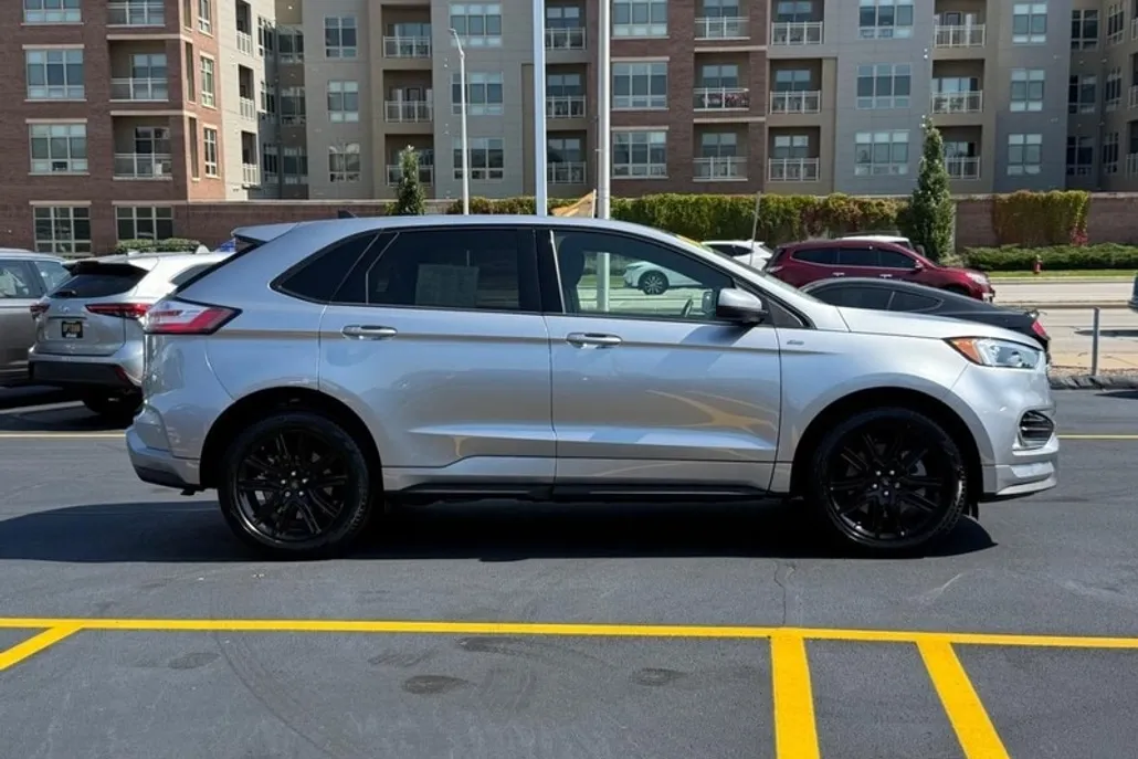 2024 Ford Edge ST-Line photo 1