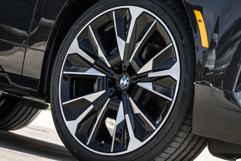 2026 Bmw iX photo 1