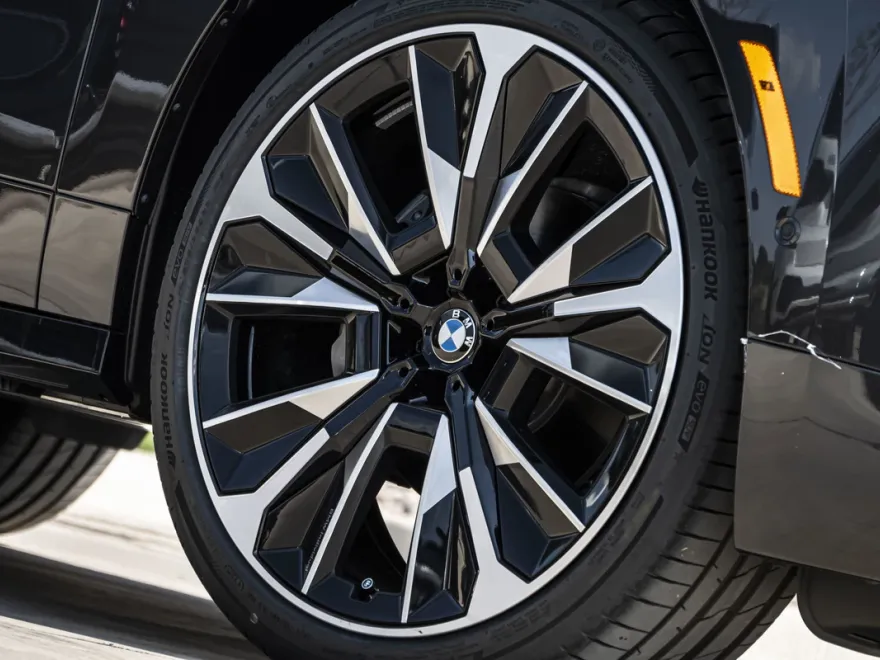2026 Bmw iX photo 1